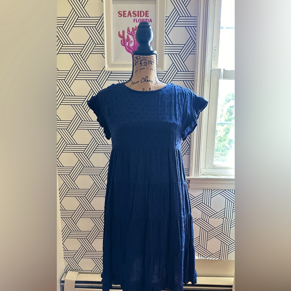 Beautiful, flowy dress, and very comfortable! Perfect for summer!